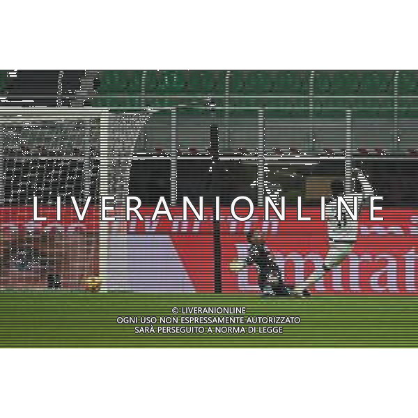 Emmanuel Gyasi (Spezia) segna il gol del 2 a 1 Milan vs Spezia Campionato Serie A TIM - 22a giornata Milano 17-01-2022 Stadio Giuseppe Meazza - San Siro foto Roberto Garavaglia/ag. Aldo Liverani sas/AGENZIA ALDO LIVERANI SAS