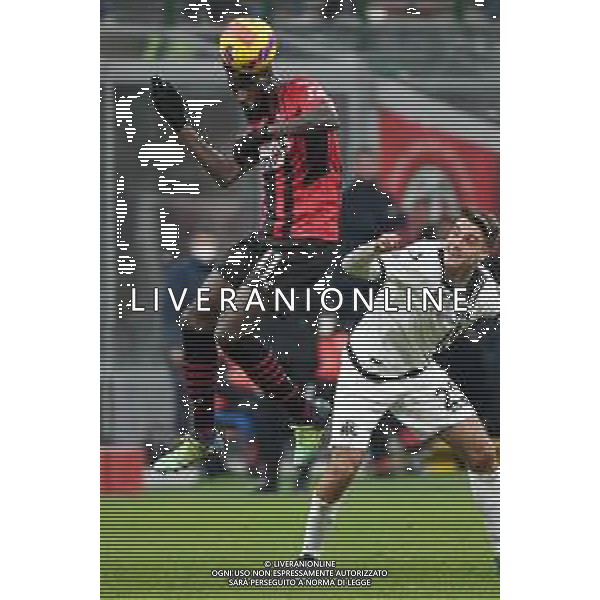 Tiemoue Bakayoko (Milan) e sulla DX Giulio Maggiore (Spezia) Milan vs Spezia Campionato Serie A TIM - 22a giornata Milano 17-01-2022 Stadio Giuseppe Meazza - San Siro foto Roberto Garavaglia/ag. Aldo Liverani sas