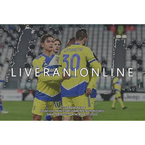Torino 18.01.2022 Stadio Allianz Stadium ©Alessandro Falzone/Agenzia Aldo Liverani Juventus vs Sampdoria Coppa Italia Frecciarossa 2021/2022 Nella foto : Paulo Dybala e Rodrigo Bentancur si complimentano con Marley Ake\'