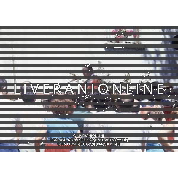 RETROSPETTIVA CARDINALE CARLO MARIA MARTINI NELLA FOTO IL CARDINALE CARLO MARIA MARTINI CON I RAGAZZI DELL\'ORATORIO NELL\'ANNO 1984  AG ALDO LIVERANI SAS  