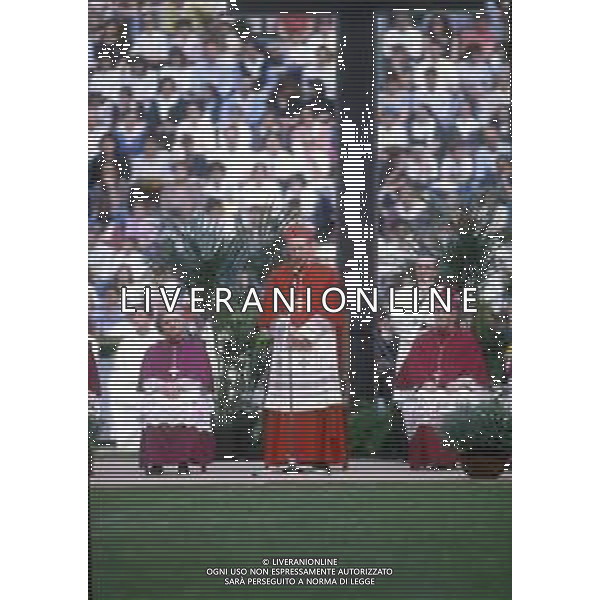 RETROSPETTIVA CARDINALE CARLO MARIA MARTINI NELLA FOTO IL CARDINALE CARLO MARIA MARTINI A MILANO NELL\'ANNO 1993 A SAN SIRO UN POPOLO PER LA VITA AG ALDO LIVERANI SAS 