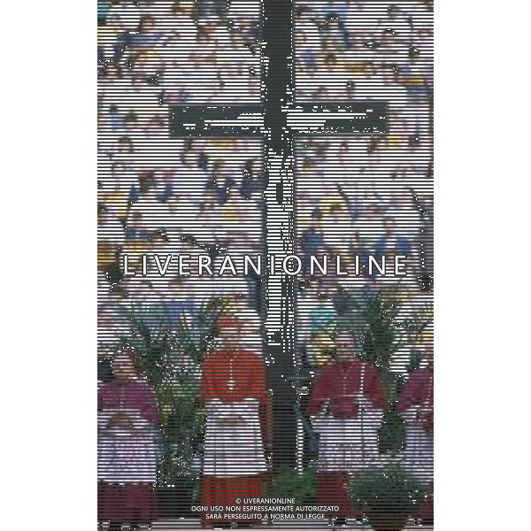 RETROSPETTIVA CARDINALE CARLO MARIA MARTINI NELLA FOTO IL CARDINALE CARLO MARIA MARTINI A MILANO NELL\'ANNO 1993 A SAN SIRO UN POPOLO PER LA VITA AG ALDO LIVERANI SAS 