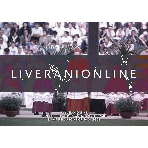 RETROSPETTIVA CARDINALE CARLO MARIA MARTINI NELLA FOTO IL CARDINALE CARLO MARIA MARTINI A MILANO NELL\'ANNO 1993 A SAN SIRO UN POPOLO PER LA VITA AG ALDO LIVERANI SAS 
