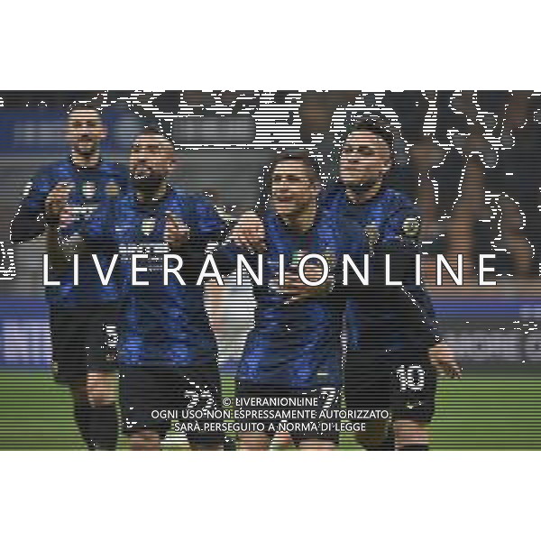 esultanza Inter dopo il gol dell\'1 a 0 Alexis Sanchez con lautaro martinez e arturo vidal Inter vs Empoli Coppa Italia Frecciarossa - ottavi di finale Milano 19-01-2022 Stadio Giuseppe Meazza - San Siro foto Roberto Garavaglia/ag. Aldo Liverani sas /AGENZIA ALDO LIVERANI SAS