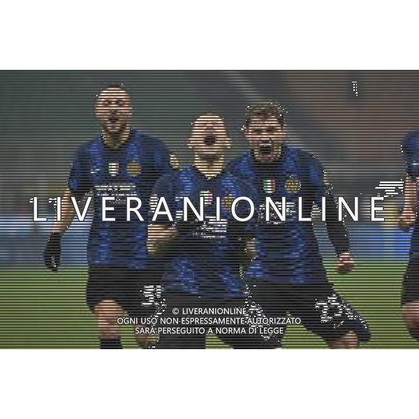 esultanza Inter dopo il gol del 3 a 2 Stefano Sensi e Nicolo\' Barella Inter vs Empoli Coppa Italia Frecciarossa - ottavi di finale Milano 19-01-2022 Stadio Giuseppe Meazza - San Siro foto Roberto Garavaglia/ag. Aldo Liverani sas /AGENZIA ALDO LIVERANI SAS