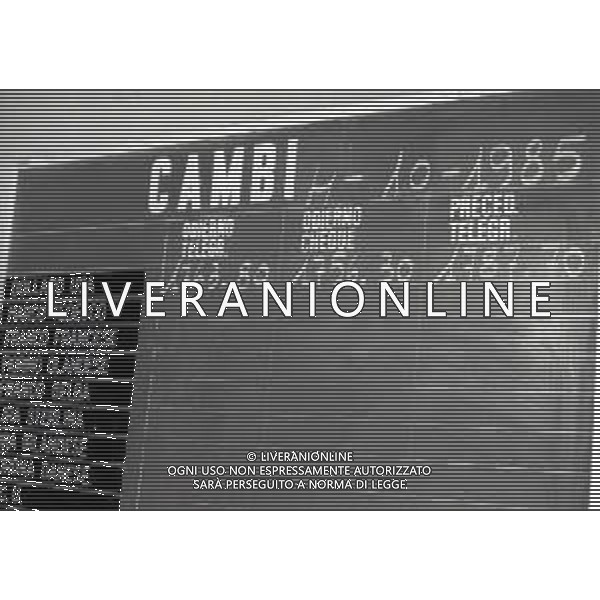 1985 MILANO BORSA FIXING NELLA FOTO IL FIXING ALLA BORSA DI MILANO NELL\'ANNO 1985 AG ALDO LIVERANI SAS