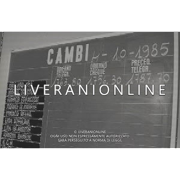 1985 MILANO BORSA FIXING NELLA FOTO IL FIXING ALLA BORSA DI MILANO NELL\'ANNO 1985 AG ALDO LIVERANI SAS