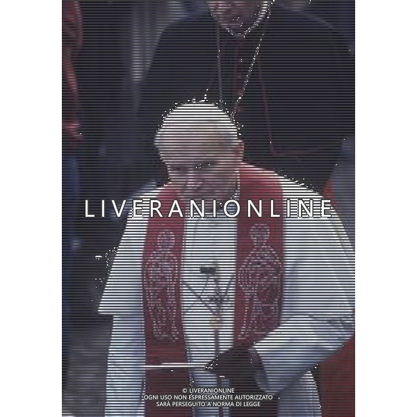RETROSPETTIVA PAPA GIOVANNI PAOLO II KAROL WOJTYLA NELLA FOTO PAPA GIOVANNI PAOLO II KAROL WOJTYLA IN VISITA IN LOMBARDIA NELL\'ANNO 1984 AG ALDO LIVERANI SAS