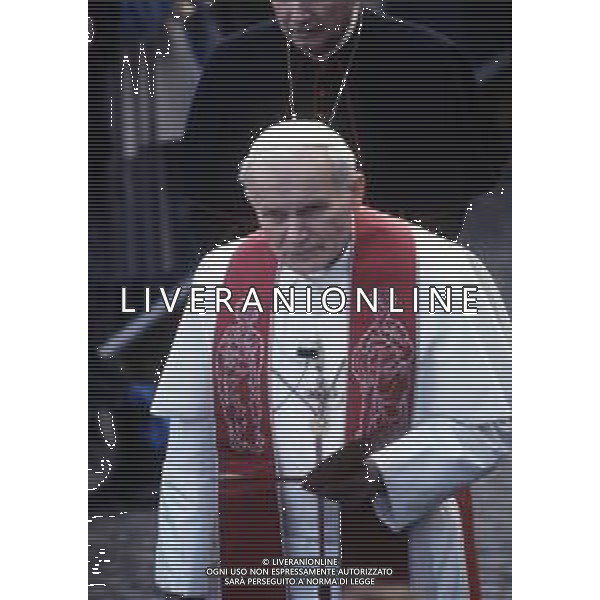 RETROSPETTIVA PAPA GIOVANNI PAOLO II KAROL WOJTYLA NELLA FOTO PAPA GIOVANNI PAOLO II KAROL WOJTYLA IN VISITA IN LOMBARDIA NELL\'ANNO 1984 AG ALDO LIVERANI SAS