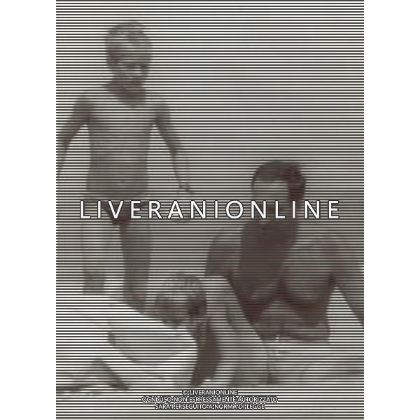 RETROSPETTIVA FRANCO CARRARO DIRIGENTE SPORTIVO E POLITICO NELLA FOTO FRANCO CARRARO NELL\'ANNO 1984 A SABAUDIA CON IL FIGLIO AG ALDO LIVERANI SAS