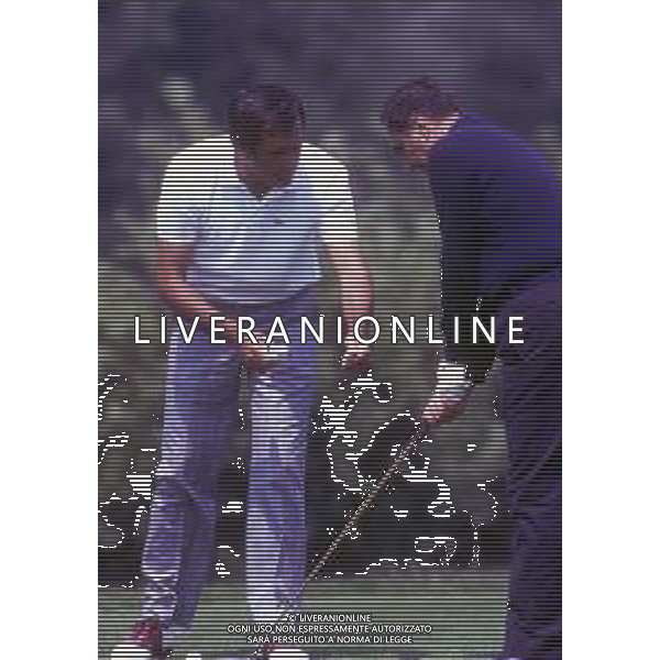 RETROSPETTIVA FRANCO CARRARO DIRIGENTE SPORTIVO E POLITICO NELLA FOTO FRANCO CARRARO NELL\'ANNO 1989 GIOCA A GOLF AG ALDO LIVERANI SAS 