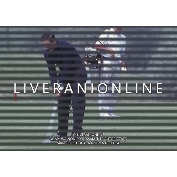 RETROSPETTIVA FRANCO CARRARO DIRIGENTE SPORTIVO E POLITICO NELLA FOTO FRANCO CARRARO NELL\'ANNO 1989 GIOCA A GOLF AG ALDO LIVERANI SAS 