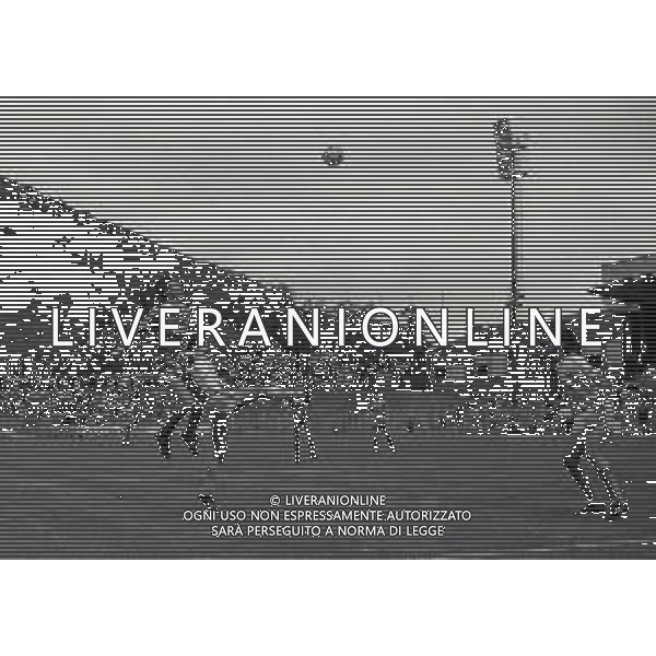 27-11-1983 COMO CAMPIONATO DI CALCIO SERIE B COMO-CAMPOBASSO 3-0 NELLA FOTO AZIONE DI GIOCO AG ALDO LIVERANI SAS