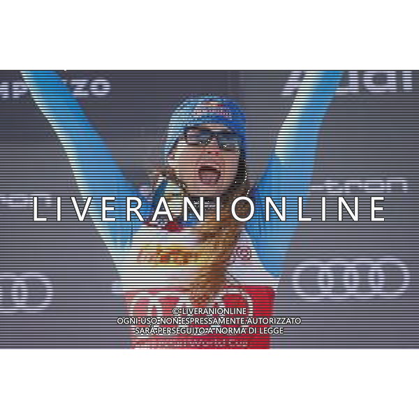 Luca Tedeschi/LMedia - 2022 FIS Ski World Cup - Women\'s Down Hill - alpine ski race January 22 2022 - Olympia slope Cortina d\'Ampezzo, Italy 2022 FIS Ski World Cup - Women\'s Down Hill Photo showing: GOGGIA Sofia (ITA) celebrates after winning the first place @Luca Tedeschi/LiveMedia /AGENZIA ALDO LIVERANI SAS