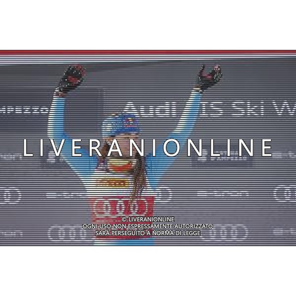 Luca Tedeschi/LMedia - 2022 FIS Ski World Cup - Women\'s Down Hill - alpine ski race January 22 2022 - Olympia slope Cortina d\'Ampezzo, Italy 2022 FIS Ski World Cup - Women\'s Down Hill Photo showing: GOGGIA Sofia (ITA) celebrates after winning the first place @Luca Tedeschi/LiveMedia /AGENZIA ALDO LIVERANI SAS