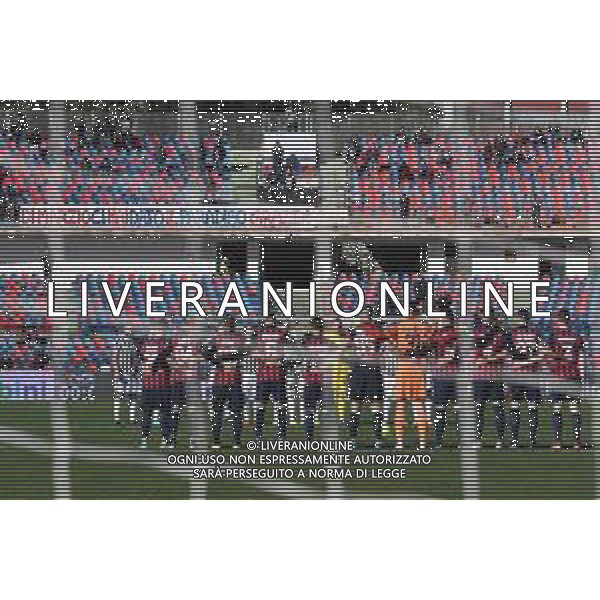 COSENZA - ASCOLI CAMPIONATO CALCIO SERIE BKT 22.01.2022 NELLA FOTO IL MINUTO DI SILENZIO PER LA MORTE DI GIANNI DI MARZIO - STRISCIONE DEI TIFOSI ©ROSITO/AGENZIA ALDO LIVERANI SAS