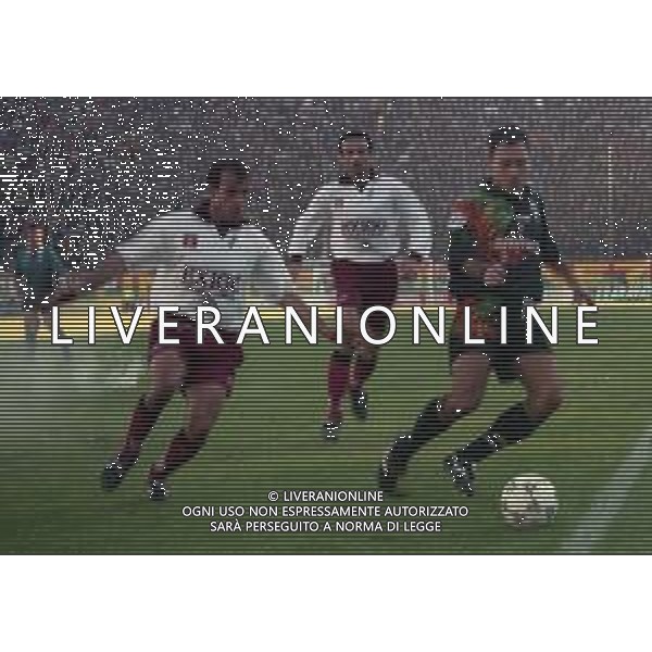 14-12-1997 VENEZIA CAMPIONATO DI CALCIO SERIE B VENEZIA -SALERNITANA 1-3 NELLA FOTO FRANCESCO PEDONE-FRANCESCO GALEOTO AG ALDO LIVERANI SAS