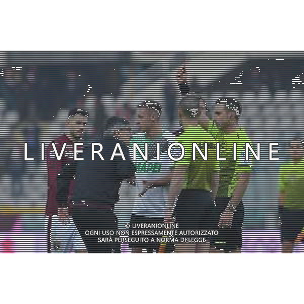 Torino 22.1.2022 Stadio Olimpico Grande Torino ©Alessandro Falzone/Agenzia Aldo Liverani Torino vs Sassuolo Serie A Tim 2021/2022 Nella foto : Arbitro: FRANCESCO FOURNEAU sancisce con il cartellino rosso le proteste di Ivan Juric con l\'espulsione ©TVAF/AGENZIA ALDO LIVERANI SAS