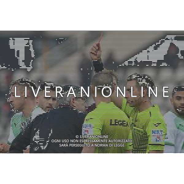Torino 22.1.2022 Stadio Olimpico Grande Torino ©Alessandro Falzone/Agenzia Aldo Liverani Torino vs Sassuolo Serie A Tim 2021/2022 Nella foto : Arbitro: FRANCESCO FOURNEAU sancisce con il cartellino rosso le proteste di Ivan Juric l\'espulsione ©TVAF/AGENZIA ALDO LIVERANI SAS