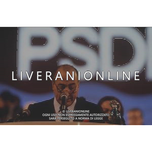 RETROSPETTIVA ANTONIO CARIGLIA POLITICO NELLA FOTO ANTONIO CARIGLIA A RIMINI AL CONGRESSO DEL PARTITO SOCIALISTA DEMOCRATICO PSDI NELL\'ANNO 1989 AG ALDO LIVERANI SAS