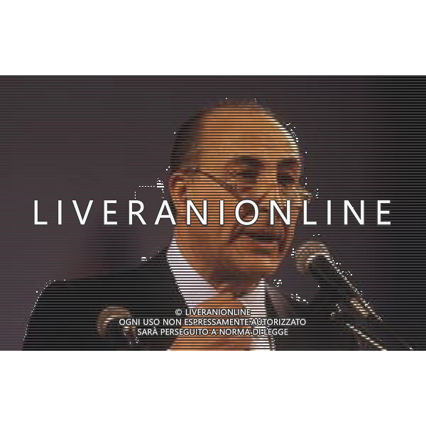 RETROSPETTIVA ANTONIO CARIGLIA POLITICO NELLA FOTO ANTONIO CARIGLIA A RIMINI AL CONGRESSO DEL PARTITO SOCIALISTA DEMOCRATICO PSDI NELL\'ANNO 1989 AG ALDO LIVERANI SAS