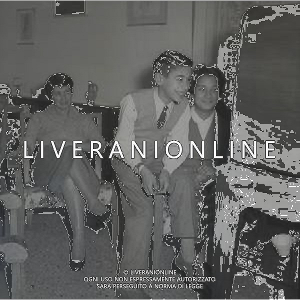 BAMBINI DAVANTI ALLA TELEVISIONE ANNO 1960 AG ALDO LIVERANI SAS