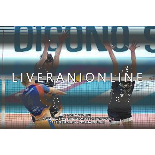 © TVRG Donovan Dzavoronok (Monza) contro il muro di Jean Patry (Milano) SX e Matteo Piano (Milano) DX Vero Volley Monza vs Allianz Milano Campionato SuperLega Credem Banca - 15a giornata Monza 26-01-2022 Arena di Monza foto Roberto Garavaglia/ag. Aldo Liverani sas