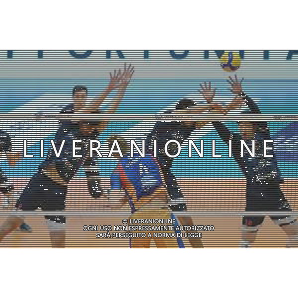 ¬© TVRG Donovan Dzavoronok (Monza) contro il muro di Milano da SX Jean Patry (Milano), Barthelemy Chinenyeze (Milano) e Yuki Ishikawa (Milano) Vero Volley Monza vs Allianz Milano Campionato SuperLega Credem Banca - 15a giornata Monza 26-01-2022 Arena di Monza foto Roberto Garavaglia/ag. Aldo Liverani sas/AGENZIA ALDO LIVERANI SAS