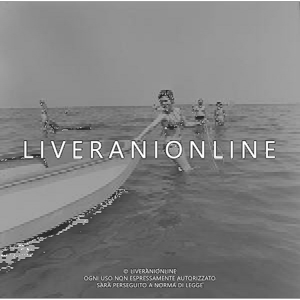 RETROSPETTIVA LORETTA GOGGI ATTRICE E CANTANTE NELLA FOTO IN COSTUME AL MARE A RIMINI NELL\'AGOSTO DEL 1969 ©archivio Giovanni Liverani/AGENZIA ALDO LIVERANI SAS