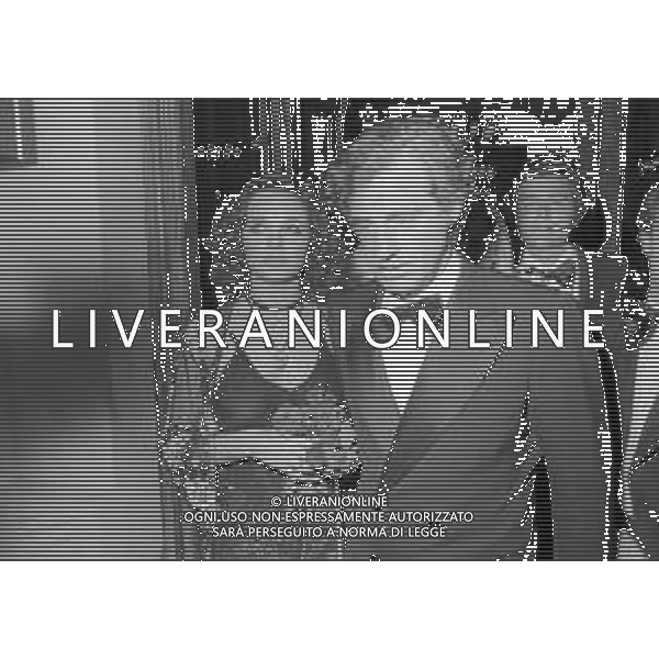 RETROSPETTIVA LAURA ANTONELLI ATTRICE NELLA FOTO LAURA ANTONELLIA A CANNES NELL\'ANNO 1974 CON JEAN PAUL BELMONDO AG ALDO LIVERANI SAS 