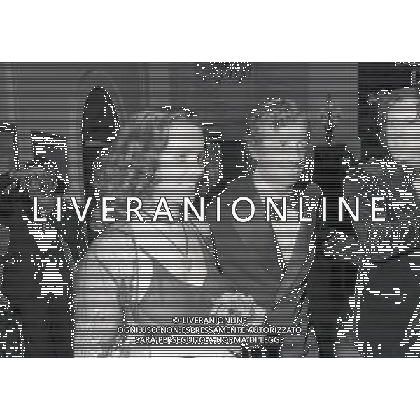 RETROSPETTIVA LAURA ANTONELLI ATTRICE NELLA FOTO LAURA ANTONELLIA A CANNES NELL\'ANNO 1974 CON JEAN PAUL BELMONDO AG ALDO LIVERANI SAS 