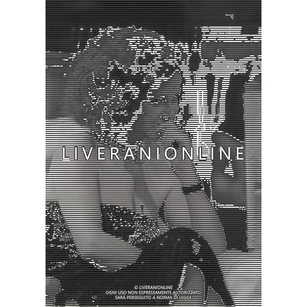 RETROSPETTIVA LAURA ANTONELLI ATTRICE NELLA FOTO LAURA ANTONELLI NELLA TRASMISSIONE TELEVISIVA “TEST“ CONDOTTA DA EMILIO FEDE ANNO 1984 AG ALDO LIVERANI SAS 