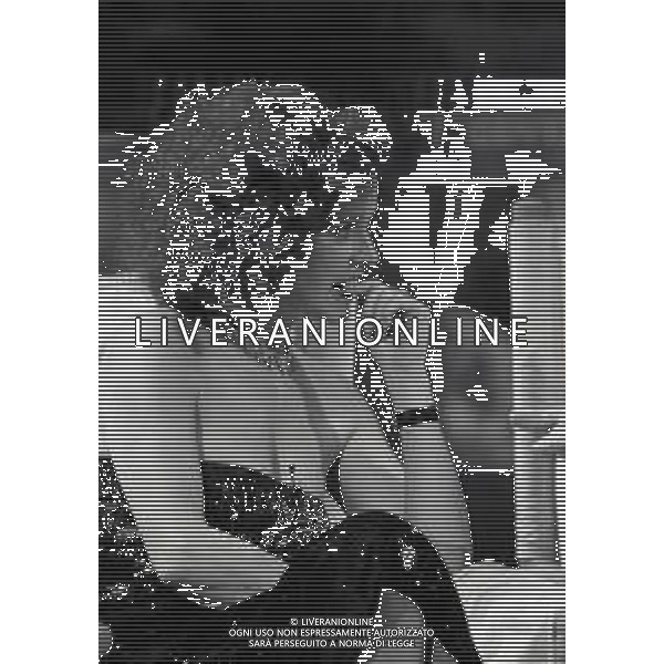 RETROSPETTIVA LAURA ANTONELLI ATTRICE NELLA FOTO LAURA ANTONELLI NELLA TRASMISSIONE TELEVISIVA “TEST“ CONDOTTA DA EMILIO FEDE ANNO 1984 AG ALDO LIVERANI SAS 