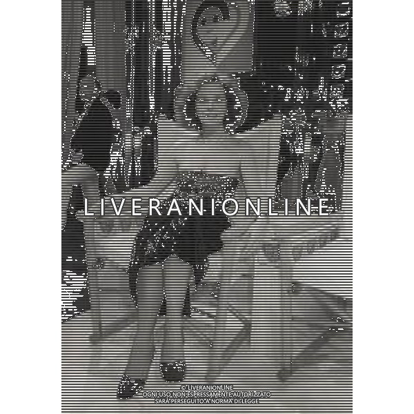 RETROSPETTIVA LAURA ANTONELLI ATTRICE NELLA FOTO LAURA ANTONELLI NELLA TRASMISSIONE TELEVISIVA “TEST“ CONDOTTA DA EMILIO FEDE ANNO 1984 AG ALDO LIVERANI SAS 