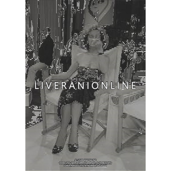 RETROSPETTIVA LAURA ANTONELLI ATTRICE NELLA FOTO LAURA ANTONELLI NELLA TRASMISSIONE TELEVISIVA “TEST“ CONDOTTA DA EMILIO FEDE ANNO 1984 AG ALDO LIVERANI SAS 