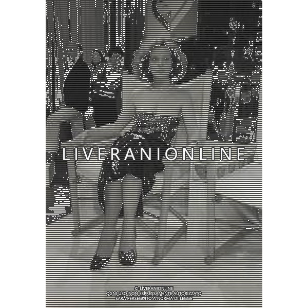 RETROSPETTIVA LAURA ANTONELLI ATTRICE NELLA FOTO LAURA ANTONELLI NELLA TRASMISSIONE TELEVISIVA “TEST“ CONDOTTA DA EMILIO FEDE ANNO 1984 AG ALDO LIVERANI SAS 