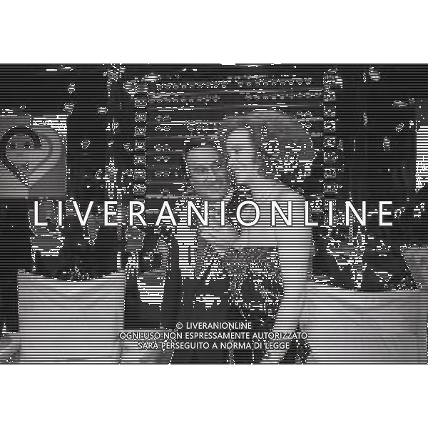 RETROSPETTIVA LAURA ANTONELLI ATTRICE NELLA FOTO LAURA ANTONELLI NELLA TRASMISSIONE TELEVISIVA “TEST“ CONDOTTA DA EMILIO FEDE ANNO 1984 AG ALDO LIVERANI SAS 