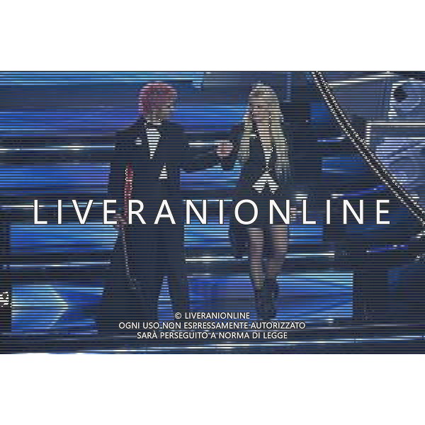 La Rappresentante di Lista, Dario Mangiaracina SX e Veronica Lucchesi DX 72mo Festival della Canzone Italiana Sanremo 2022 - Prima Serata Teatro Ariston - Sanremo (IM) 01-02-2022 foto Roberto Garavaglia/ag. Aldo Liverani sas /AGENZIA ALDO LIVERANI SAS