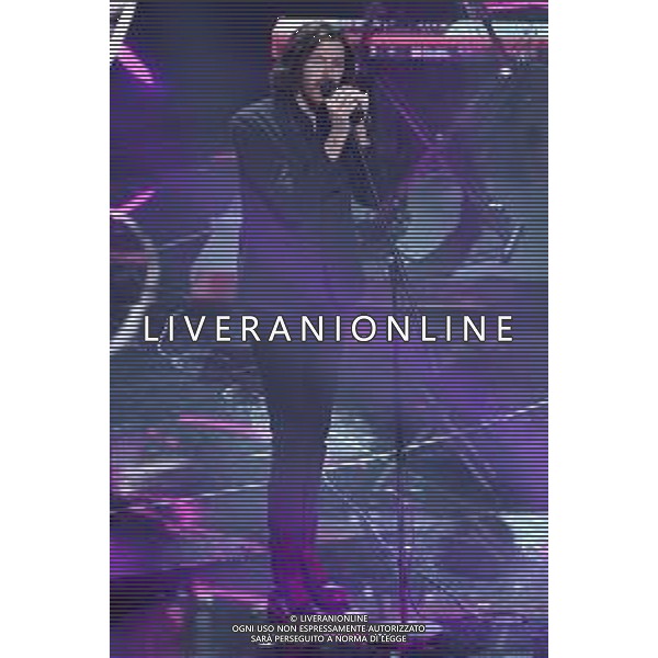 Hozier durante l\'esibizione con i Meduza 72mo Festival della Canzone Italiana Sanremo 2022 - Prima Serata Teatro Ariston - Sanremo (IM) 01-02-2022 foto Roberto Garavaglia/ag. Aldo Liverani sas /AGENZIA ALDO LIVERANI SAS