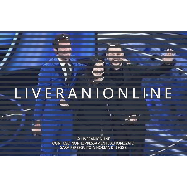 da SX Mika, Laura Pausini e Alessandro Cattelan 72mo Festival della Canzone Italiana Sanremo 2022 - Seconda Serata Teatro Ariston - Sanremo (IM) 02-02-2022 foto Roberto Garavaglia/ag. Aldo Liverani sas /AGENZIA ALDO LIVERANI SAS