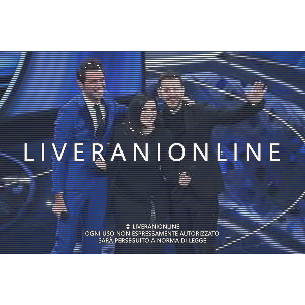 da SX Mika, Laura Pausini e Alessandro Cattelan 72mo Festival della Canzone Italiana Sanremo 2022 - Seconda Serata Teatro Ariston - Sanremo (IM) 02-02-2022 foto Roberto Garavaglia/ag. Aldo Liverani sas /AGENZIA ALDO LIVERANI SAS
