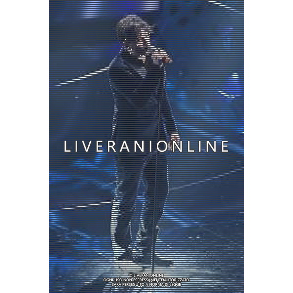 Fabrizio Moro 72mo Festival della Canzone Italiana Sanremo 2022 - Seconda Serata Teatro Ariston - Sanremo (IM) 02-02-2022 foto Roberto Garavaglia/ag. Aldo Liverani sas /AGENZIA ALDO LIVERANI SAS