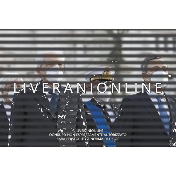 Roma 03/02/2022 Il Presidente della Repubblica Sergio Mattarella, accompagnato dal Presidente del Consiglio Mario Draghi,davanti all\'altare della patria NELLA FOTO SERGIO MATTARELLA CON MARIO DRAGHI DAVANTI ALL\'ALTARE DELLA PATRIA FOTO FRANCESCO AMMENDOLA -UFFICIO STAMPA PRESIDENZA DELLA REPUBBLICA ITALIANA AG ALDO LIVERANI SAS