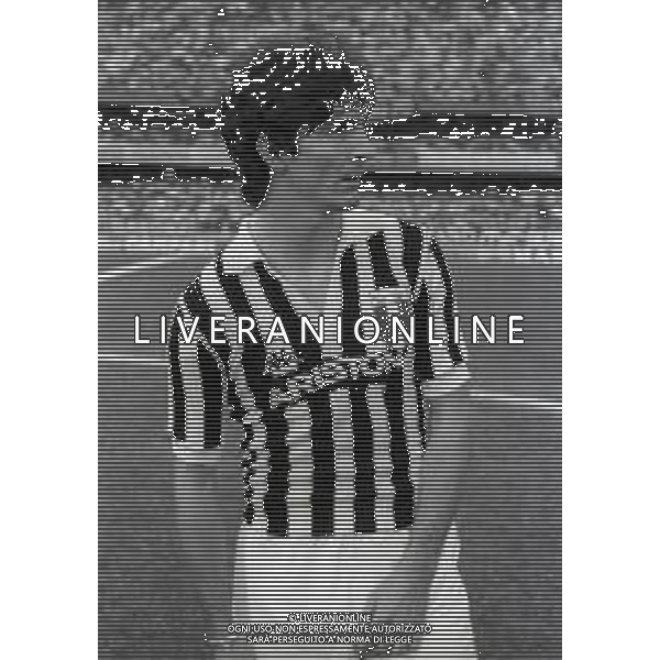 RETROSPETTIVA PAOLO ROSSI CALCIATORE NELLA FOTO PAOLO ROSSI CON LA MAGLIA DELLA JUVENTUS NELL\'ANNO 1982-1983 AG ALDO LIVERANI SAS