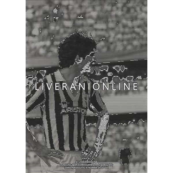 RETROSPETTIVA PAOLO ROSSI CALCIATORE NELLA FOTO PAOLO ROSSI CON LA MAGLIA DELLA JUVENTUS NELL\'ANNO 1982-1983 AG ALDO LIVERANI SAS