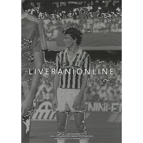 RETROSPETTIVA PAOLO ROSSI CALCIATORE NELLA FOTO PAOLO ROSSI CON LA MAGLIA DELLA JUVENTUS NELL\'ANNO 1982-1983 AG ALDO LIVERANI SAS