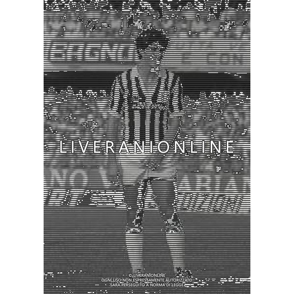 RETROSPETTIVA PAOLO ROSSI CALCIATORE NELLA FOTO PAOLO ROSSI CON LA MAGLIA DELLA JUVENTUS NELL\'ANNO 1982-1983 AG ALDO LIVERANI SAS