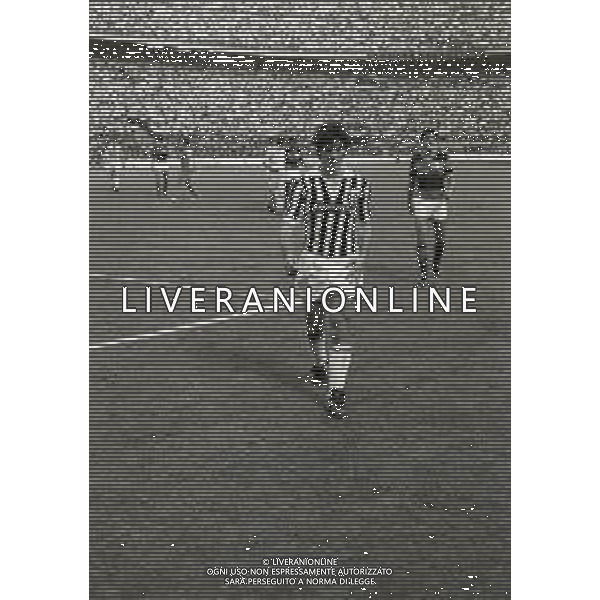 RETROSPETTIVA PAOLO ROSSI CALCIATORE NELLA FOTO PAOLO ROSSI CON LA MAGLIA DELLA JUVENTUS NELL\'ANNO 1982-1983 AG ALDO LIVERANI SAS