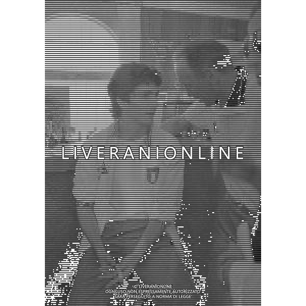 RETROSPETTIVA PAOLO ROSSI CALCIATORE NELLA FOTO PAOLO ROSSI CON ENZO BEARZOT CON LA MAGLIA DELLA NAZIONALE ITALIANA NELL\'ANNO 1982 AG ALDO LIVERANI SAS