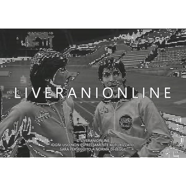 RETROSPETTIVA PAOLO ROSSI CALCIATORE NELLA FOTO PAOLO ROSSI CON AMBROGIO FOGAR NELLA MANIFESTAZIONE SPORTIVA “SPORT STARS“ A MILANO NELL\'ANNO 1979 AG ALDO LIVERANI SAS 